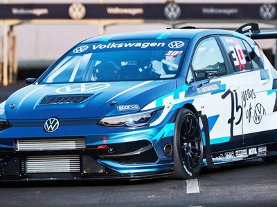Більше 1000 к.с. і вихлоп спереду: Volkswagen здивував унікальним Golf для перегонів (ФОТО)