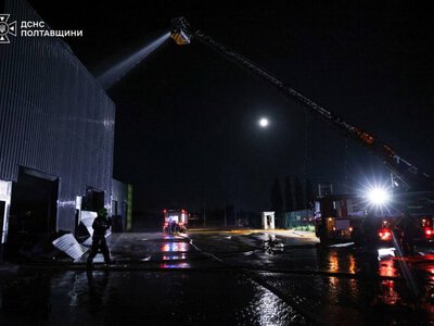 Атака росіян на Полтавщину: загинула людина, горів склад “Нової пошти”