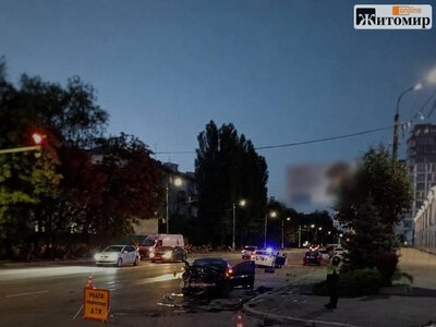 У Житомирі зіткнулися Ford і Renault: обох водіїв госпіталізували. ФОТО