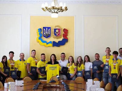 Голова Хмельницької облради відзначила учасників Чемпіонату Європи з веслування на човнах «Дракон»