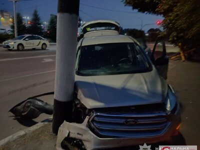 У Житомирі на Грушевського зіткнулися Ford і Renault: обох водіїв госпіталізували