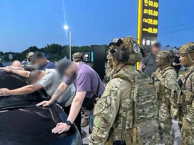 На Хмельниччині викрили схему переправлення ухилянтів до Молдови за $6000 з машиною-розвідником