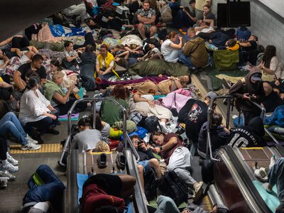 Кияни скаржаться, що не могли потрапити в переповнене метро під час нічної атаки. Що відомо?