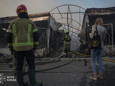 Унаслідок нічного російського обстрілу столиці зруйновано ринок «Почайна» (фото, відео)