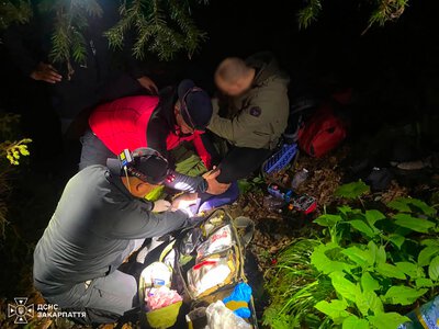У Карпатах врятували 24-річного чоловіка, який впав зі скелі і зламав ногу