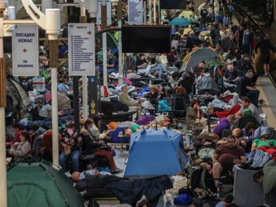 Переповнені станції та понад 56 тисяч людей у сховищі: у Києві пояснили ситуацію з метро під час тривоги