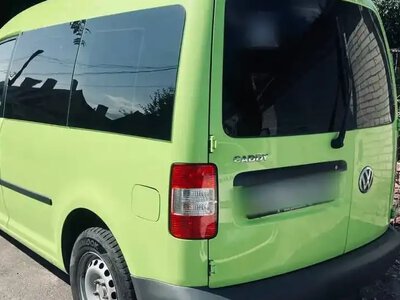 Пошкодила авто та поїхала: у Рівному розшукали водійку