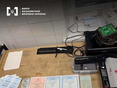 Киянин друкував в Румунії фальшиві офіційні документи та ввозив їх через Буковину