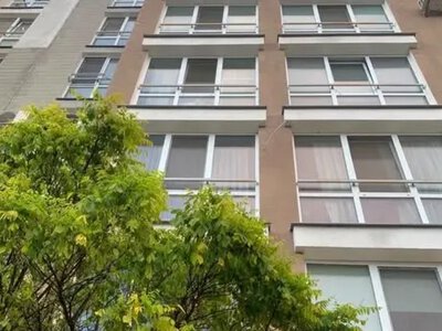 На Київщині підлітки кинули пакет із водою у візок із немовлям: поліція встановила винуватців