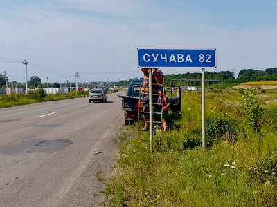 На дорогах державного значення Буковини від початку року оновили 527 дорожніх знаків