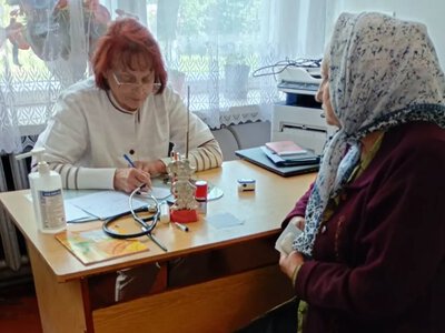 Для жителів Хотина провели виїзний прийом сімейного лікаря