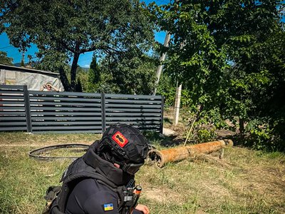 На Хустщині чоловік знайшов стару вибухівку на власному подвір’ї