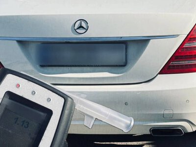 У Рівному зупинили нетверезого водія Mercedes: алкотестер показав понад 1 проміле