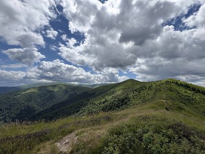До 36° тепла та короткочасні дощі прогнозують на Закарпатті