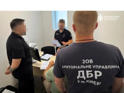 Знімали з розшуку та міняли дані в «Оберегу» за тисячі доларів: перші результати спецоперації ДБР у ТЦК