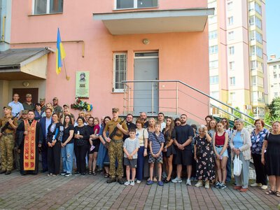 В Івано-Франківську відкрили анотаційну дошку полеглому захиснику Віталію В’юннику
