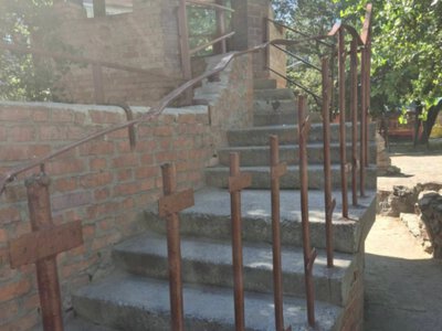 У Черкасах невідомі понівечили об’єкти у парку та сквері