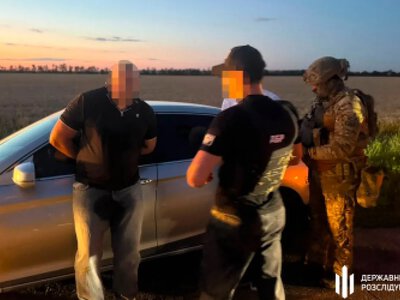 Операція «Чесний призов»: на Кіровоградщині працівник ТЦК та поліцейський продавали фіктивне бронювання за вісім тисяч доларів