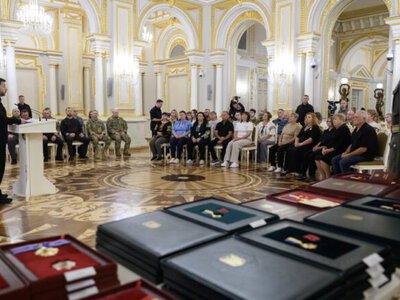 Сміливість нашого народу дозволила Україні вистояти протягом усіх років цієї війни: Зеленський вручив нагороди українським воїнам