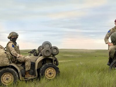 Переймають досвід ЗСУ на закритих навчаннях: елітні британські десантники масово пересіли на електробайки