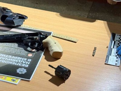 У Києві чоловік через сварку відкрив вогонь у шкільному укритті (ФОТО)