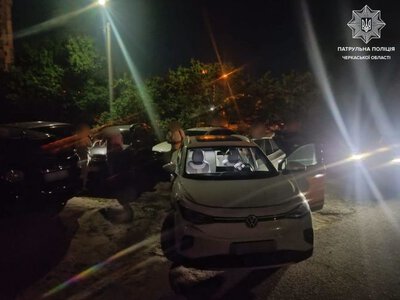 У Черкасах водійка під час руху заднім ходом пошкодила п'ять припаркованих авто