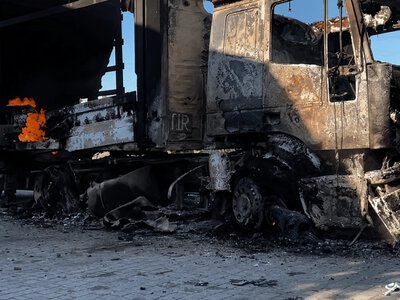  Російський дрон атакував вантажівку в Херсоні. ВІДЕО 