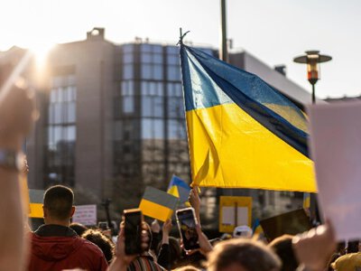 Яку допомогу можуть отримати українці за кордоном у 2026 році: повний список програм