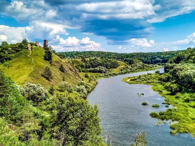 Прокуратура через суд вимагає оформити межі та створити адміністрації для двох ландшафтних парків Рівненщини