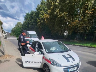 У Франківську спіймали інструктора з практичної підготовки водіїв, який проводив навчання без чинного атестата