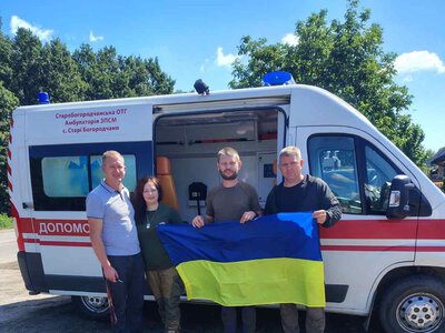Старобогородчанська громада передала військовим медикам автомобіль швидкої допомоги
