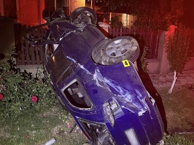 На Мукачівщині пʼяний водій врізався у місток і перекинувся: загинув 19-річний юнак (ФОТО)