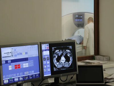 Безоплатно – чекати місяць, платно – можна раніше: що показав аналіз доступності КТ на Львівщині