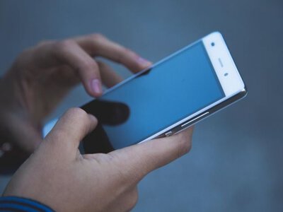 Ярмарки, доставлення, послуги вдома: коли термінал у смартфоні незамінний