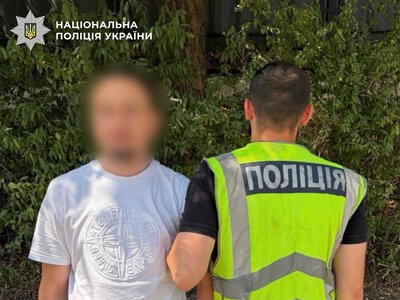 У Києві затримали чоловіка, який залишив гранати біля кафе
