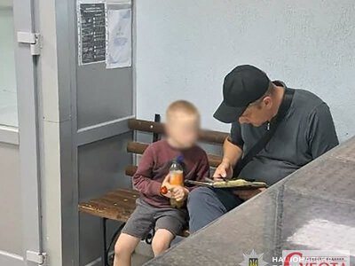 У Житомирі 5‑річний хлопчик пішов гуляти й загубився: помітили дитину підлітки
