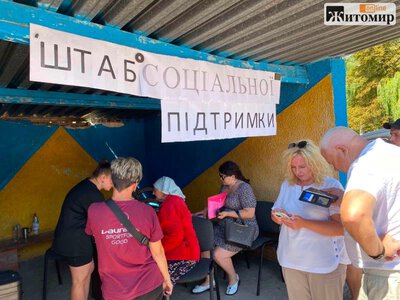 На Коростенщині після ракетного удару обстежили понад 100 домоволодінь: громада отримує гуманітарну допомогу