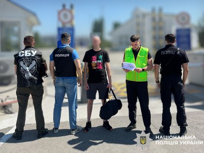 На Буковині іноземця одразу після звільнення з колонії видворили з України