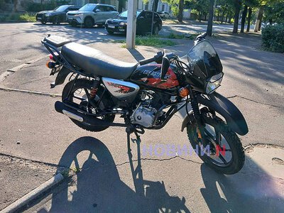 У Миколаєві зіткнулися Kia та Bajaj: мотоцикліста відвезла швидка