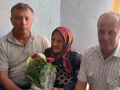У Велицькій громаді привітали найстаршу жительку зі 104-річчям