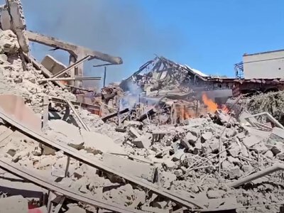 Росіяни скинули чотири КАБи на центр Херсона, є поранені та руйнування
