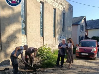 Замість тюрми — на очисні споруди: у Рахові раптово перевірили засуджених, які відпрацьовують покарання