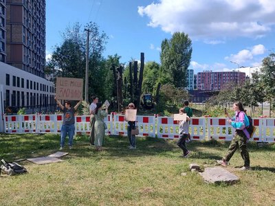 На Теремках протестують проти вирубки понад 600 дерев заради нової тепломережі