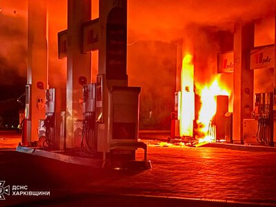 Рятувальники показали, по якій заправці вдарили напередодні ввечері росіяни