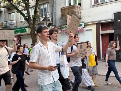«Крапка не поставлена»: у Луцьку відбулася мирна протестна хода