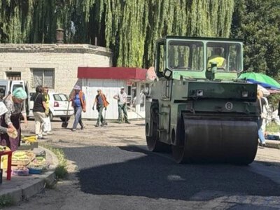 У місті на Волині базарники торгують продуктами попри ремонт дороги