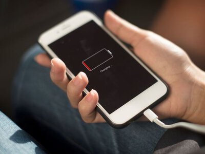Головний ворог акумулятора телефону: чого варто уникати під час заряджання