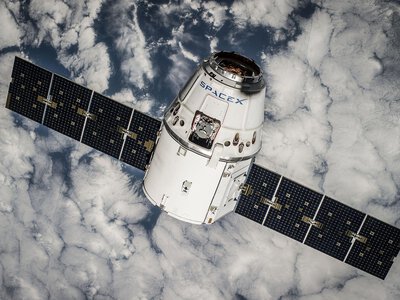 SpaceX і Blue Origin зійдуться на орбіті: NASA готує репетицію висадки на Місяць