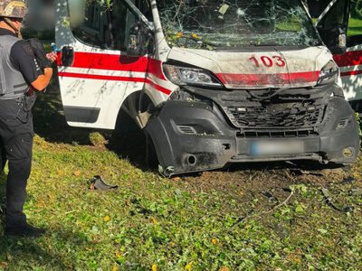 На Харківщині російський удар пошкодив “швидку”