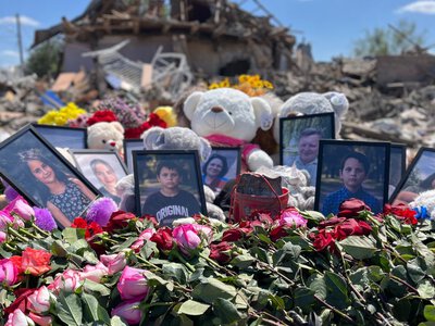 «Дивлюсь на кратер — і розумію, що це якраз те місце, де було ліжечко малого». 10 смертей однією ракетою: трагедія родини Воронових